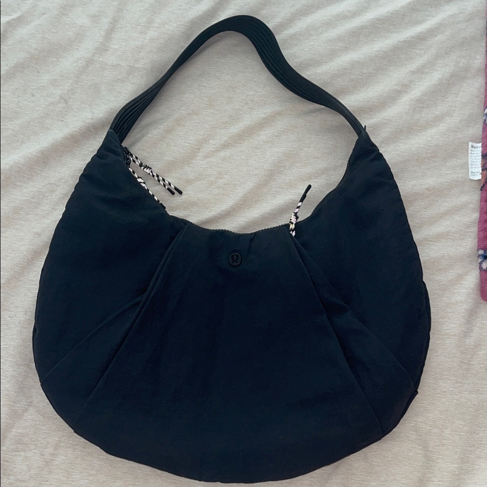 lululemon pleated shoulder bag